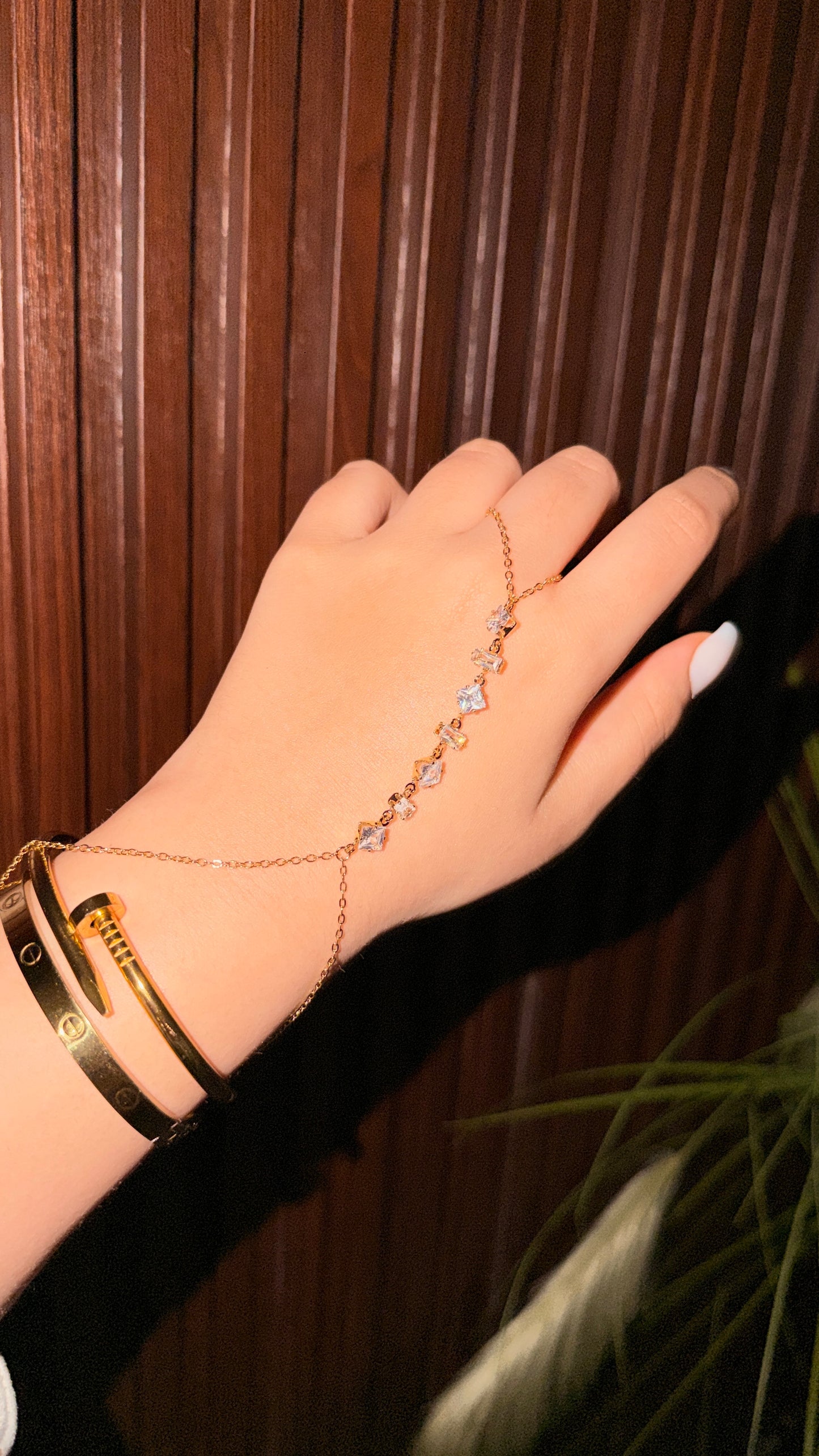 Diamonds hand chain